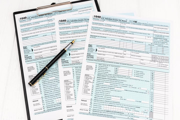 Obraz premium Pen on US TAX form Background. Tax Day concept