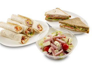 Burritos, sandwich y ensalada de fruta, comida rápida. Burritos, sandwich and fruit salad, fast food