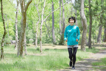 女性　ミドルエイジ 運動