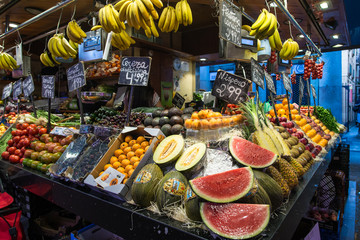 ボケリア市場の果物屋さん