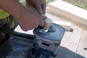 wood processing on a milling machine, handicraft wood processing using electric tools,