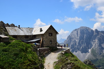 Fototapeta na wymiar Dolomiti - Sappada, rifugio Calvi