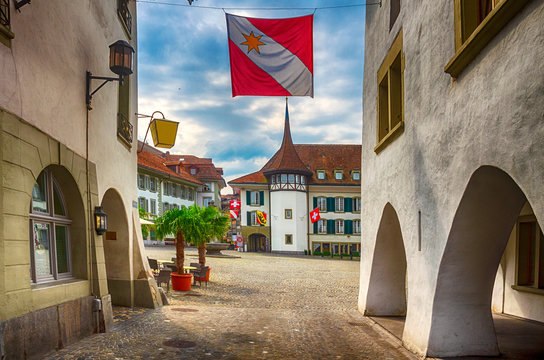 Am Rathausplatz von Thun, Kanton Bern, Schweiz