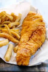 Traditional fish and chips - obrazy, fototapety, plakaty
