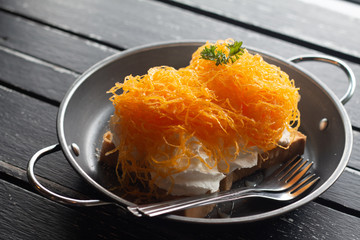 Homemade Gold Egg Yolk Thread Cakes