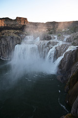 Fototapeta na wymiar Shoshone Falls in pre-dawn light in Twin Falls, Idaho.