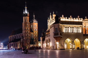 Fototapeta na wymiar Krakowski rynek nocą