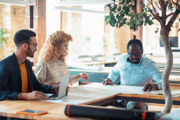 Obraz premium Three talented interior designers drawing sketches for new project