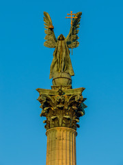 Fototapeta premium BUDAPEST, HUNGARY - NOVEMBER 18, 2016: Archangel Gabriel statue, Heroes Square.