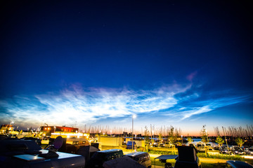 Nachtlichter am Nordhimmel an der Sommersonnenwende