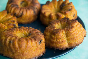 Cake with almonds maple syrup and tea