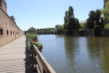Fototapeta premium La rivière Moselle dans la ville de Metz - Département de la Moselle - Région Lorraine - France