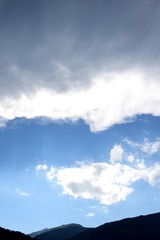 D&uuml;stere dunkle Wolken am Himmel - Regenwolken - Wolkendecke