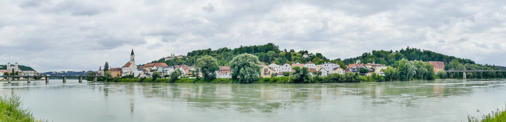 Fototapeta na wymiar Panorama Innufer Passau