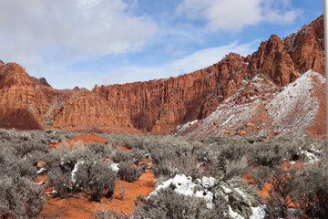 Naklejka premium Red Rocks Cliff with Waterfall