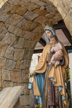 Virgen Mar&iacute;a y Ni&ntilde;o Jesus, estatua en Choachi Colombia