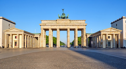 Fototapeta na wymiar Panorama of the Brandenburg Gate in Berlin early in the morning