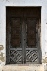 Fototapeta na wymiar Entrance with old wooden door