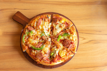 hot pizza dip tray of pizza toppings include ham, pork, paprika and vegetables, pizza, Italian food saurian. View from side