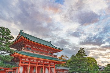 Fototapeta premium 平安神宮 応天門の夕景