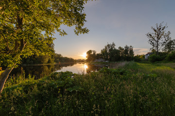 Naklejka premium Beautiful evening and sunset on a wide river