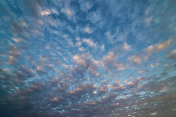雲がとれそうな空