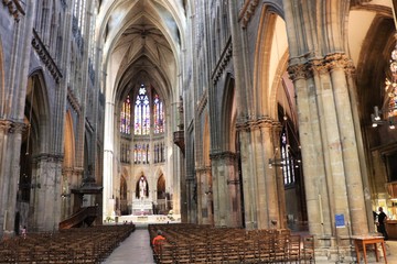 Fototapeta premium Ville de Metz - Cathédrale Saint Etienne construite du 13 ème au 16 ème siècle - vue de l'intérieur