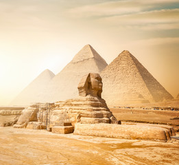 Sphinx and pyramids - obrazy, fototapety, plakaty