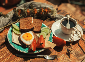 omelet vegetables coffee