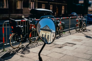 Obraz premium Mirror reflection. Jewish Kazimierz district in Krakow, High Synagogue. Blurred photo for background