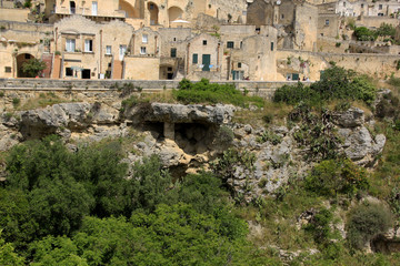 Fototapeta na wymiar grottes sous le village