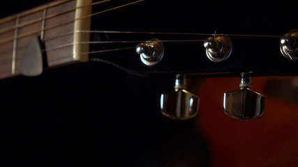 guitar headstock . tuning pegs 