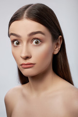 Naklejka premium Gorgeous young lady with perfect skin standing against light gray background