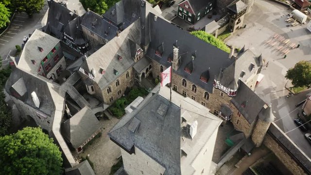 Luftaufnahme von Schloss Burg in Solingen, Deutschland