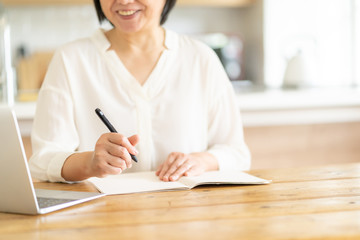 ミドル　女性　資格　勉強　家計簿