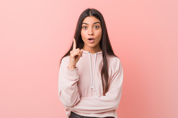 Young pretty arab woman wearing a casual sport look having some great idea, concept of creativity.