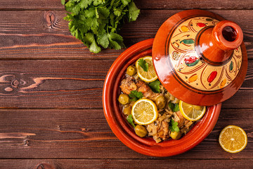 Fototapeta na wymiar Traditional moroccan tajine of chicken with salted lemons, olives