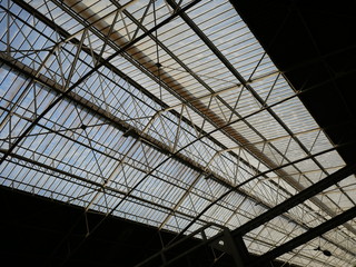 Dach eines Bahnhofes
