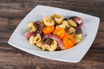 Pasta with octopus and yellow tomatoes