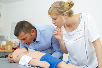Obraz na płótnie Canvas first aid course on baby dummy