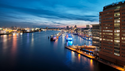 Fototapeta na wymiar Hafen von Hamburg