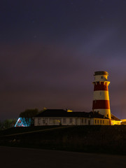 Obraz premium lighthouse on the sea against the night sky