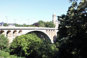 Le Pont Adolphe ouvert en 1903 dans la ville de Luxembourg