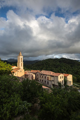 Fototapeta na wymiar View of a mountain village in Corsica. (village of Evisa)