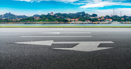 Fototapeta premium Road Asphalt Pavement and City Architecture Skyline