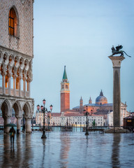 Obraz premium Piazza San Marco at dusk, view on venetian lion and san giorgio maggiore, Vinice, Italy