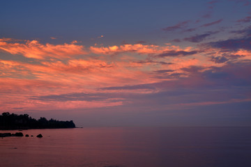 Fototapeta na wymiar Pink sunset over lake Superior