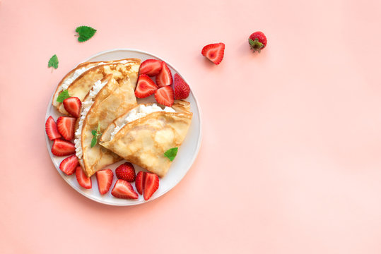 Crepes with ricotta, strawberries