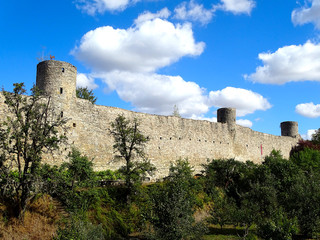 Obraz premium Historische Stadtmauern und alte Wehrtürme