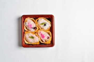 黒豆が入ったいなり寿司です。